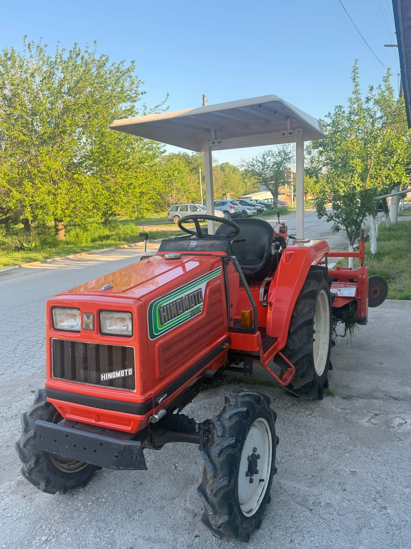 Трактор Hinomoto, снимка 1