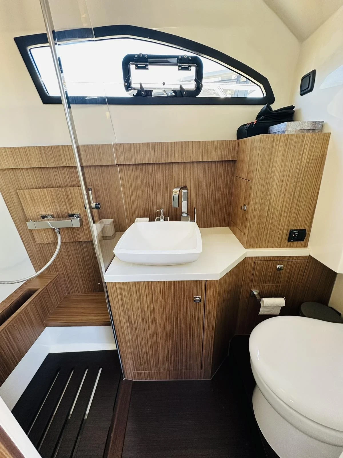 Моторна яхта Capelli 50, снимка 15 - Воден транспорт - 54149951