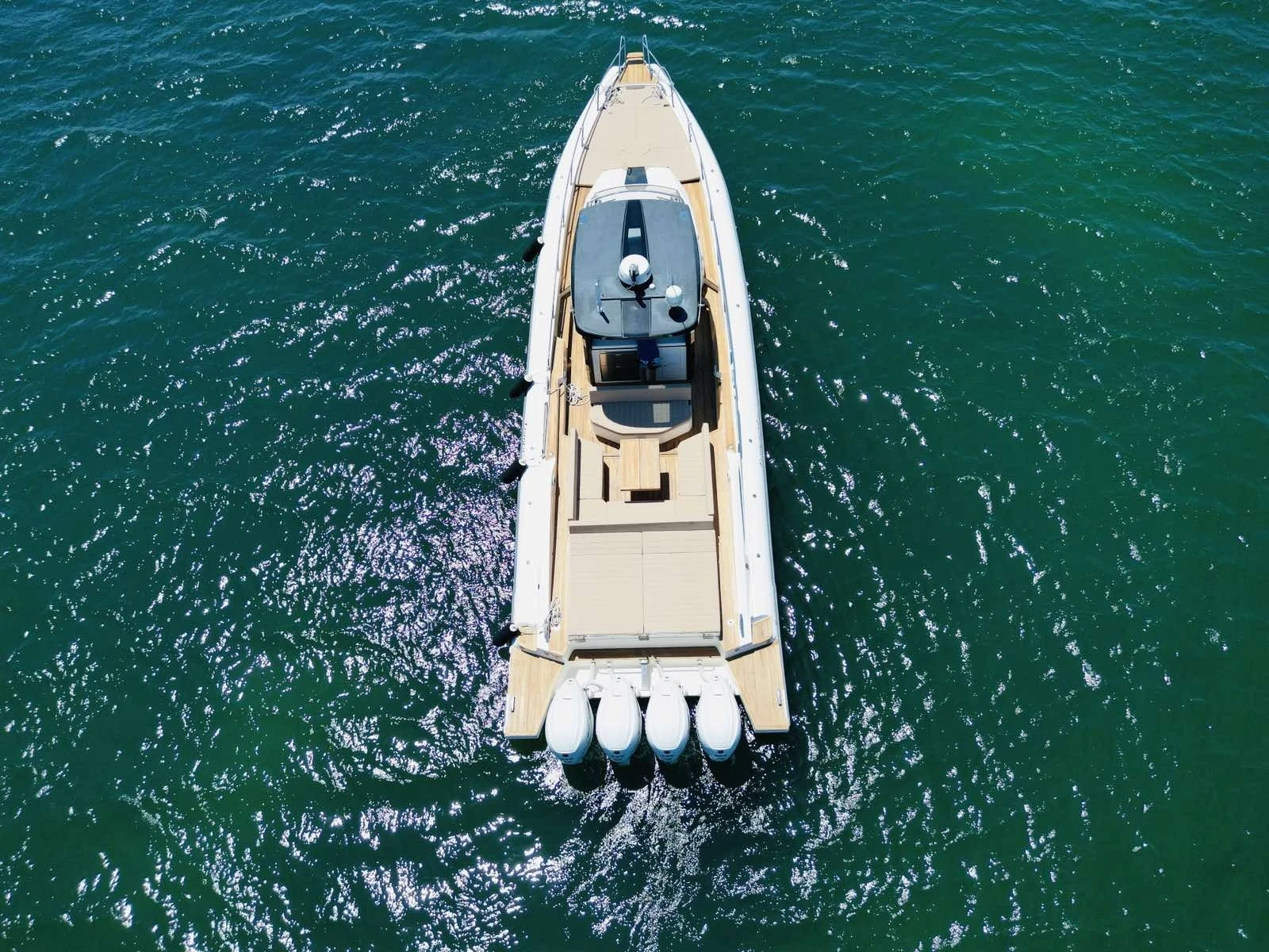 Моторна яхта Capelli 50, снимка 9 - Воден транспорт - 54149951