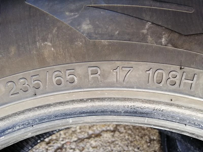 Гуми Зимни 235/65R17, снимка 5 - Гуми и джанти - 35133725