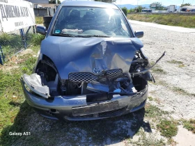 Toyota Yaris 1.0 бензин, За ЧАСТИ, КЛИМАТИК , снимка 1