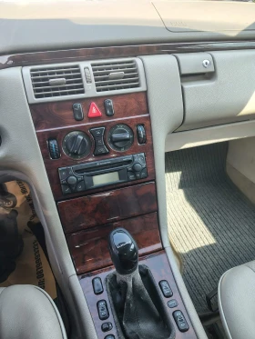 Mercedes-Benz E 220, снимка 4