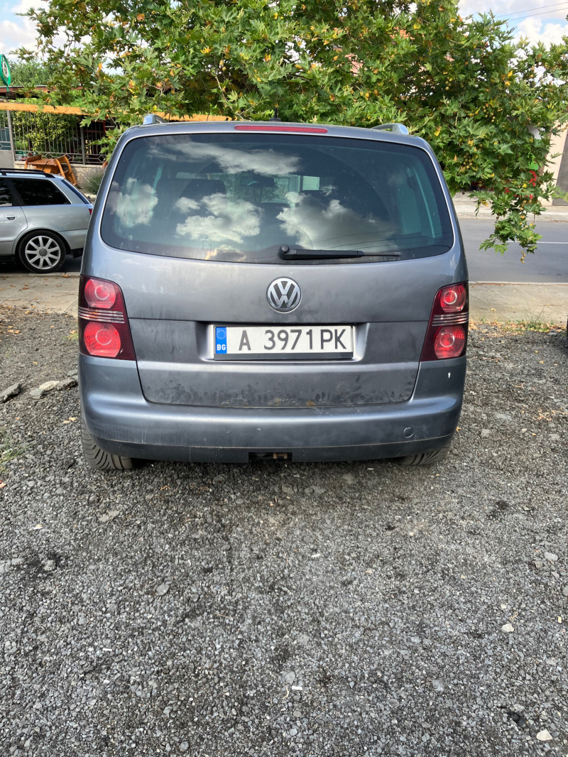 VW Touran, снимка 11 - Автомобили и джипове - 46382321