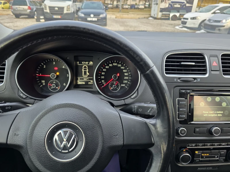 VW Golf 1.6TDI БЕЛГИЯ, снимка 10 - Автомобили и джипове - 49303516