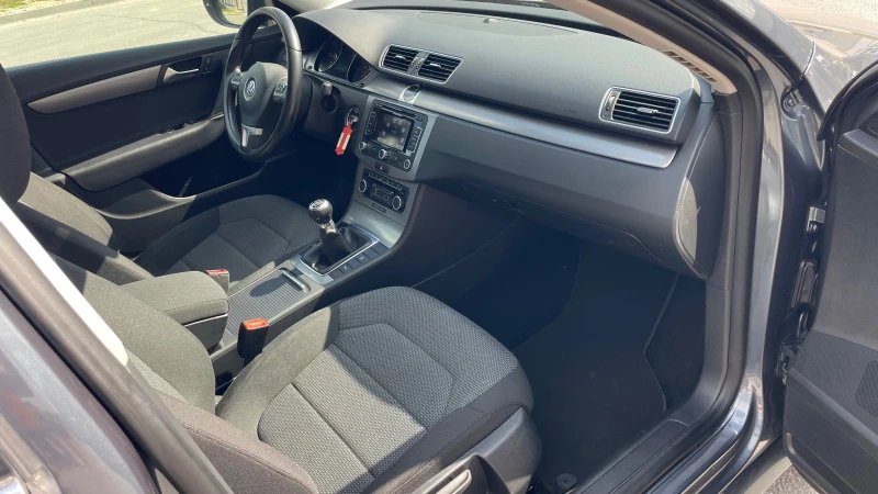 VW Passat 2.0tdi NAVI, снимка 14 - Автомобили и джипове - 50114446