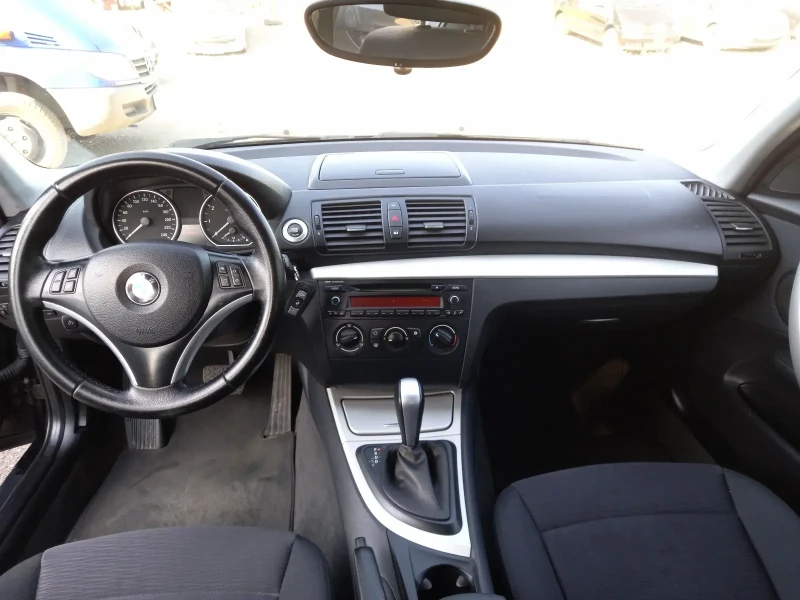 BMW 118 2.0i 143k.c.FACELIFT, снимка 10 - Автомобили и джипове - 51114491
