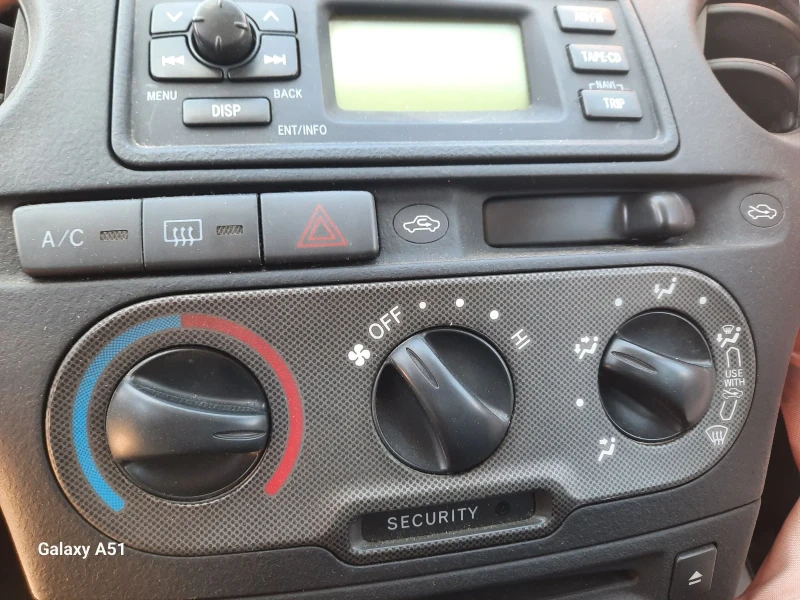 Toyota Yaris 1.0 бензин, За ЧАСТИ, КЛИМАТИК , снимка 9 - Автомобили и джипове - 52418688