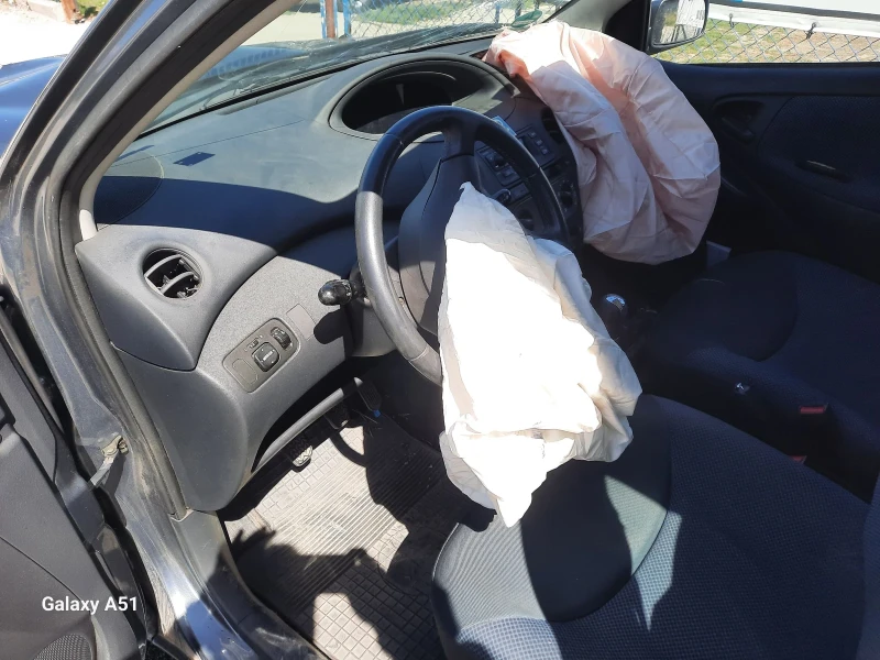 Toyota Yaris 1.0 бензин, За ЧАСТИ, КЛИМАТИК , снимка 6 - Автомобили и джипове - 52418688
