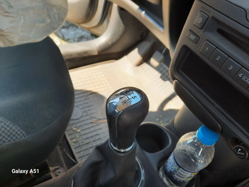 Toyota Yaris 1.0 бензин, За ЧАСТИ, КЛИМАТИК , снимка 16 - Автомобили и джипове - 52418688