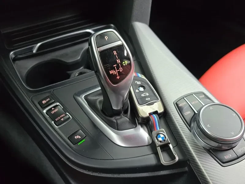 BMW 330 I M Sports Shadow, снимка 9 - Автомобили и джипове - 55132368