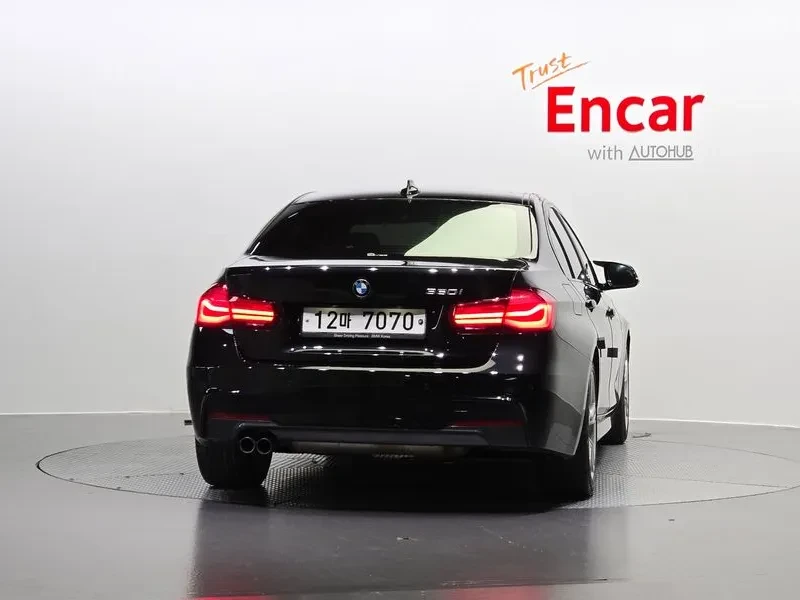 BMW 330 I M Sports Shadow, снимка 4 - Автомобили и джипове - 55132368