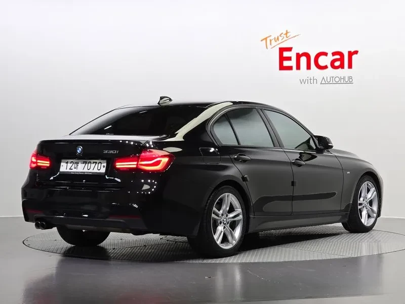 BMW 330 I M Sports Shadow, снимка 2 - Автомобили и джипове - 55132368