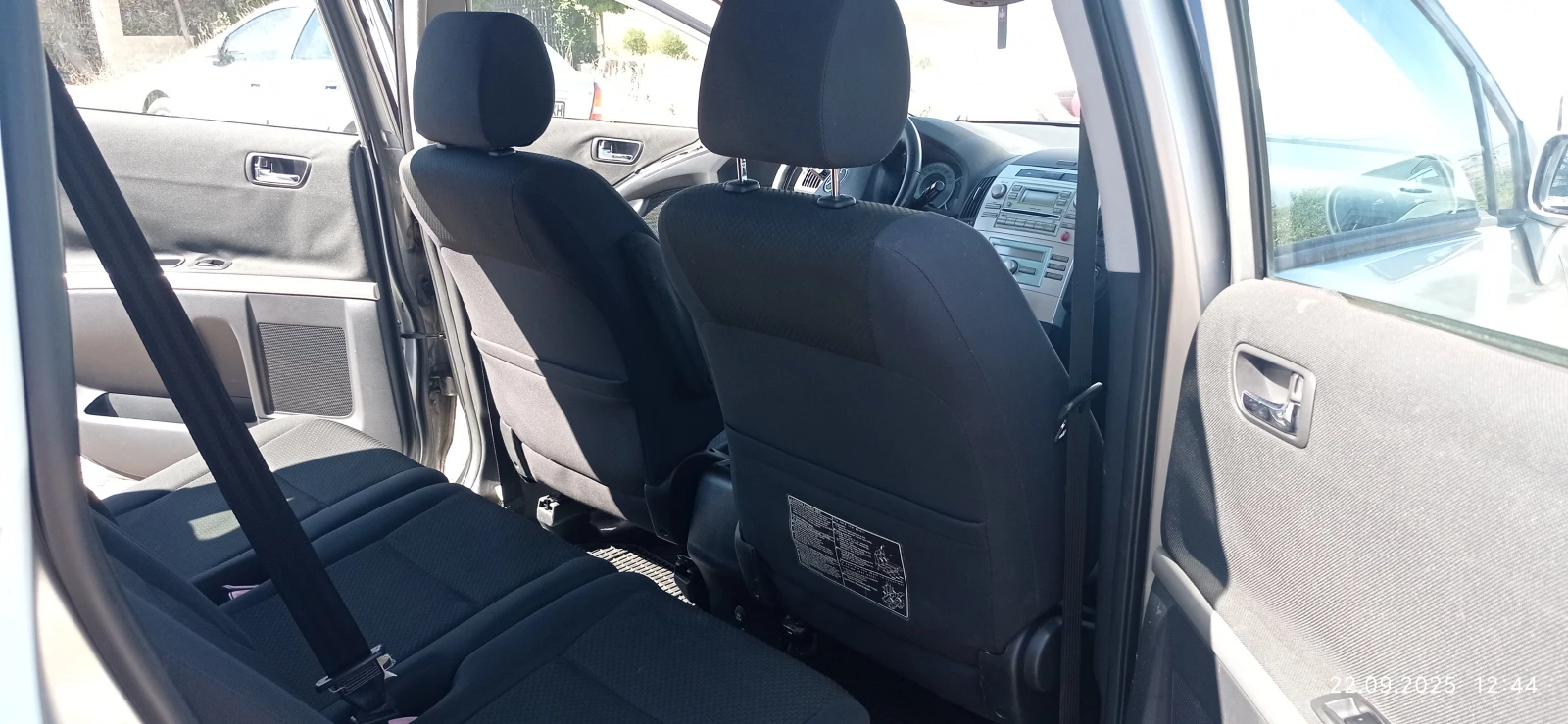 Toyota Corolla verso 2.0 - изображение 10