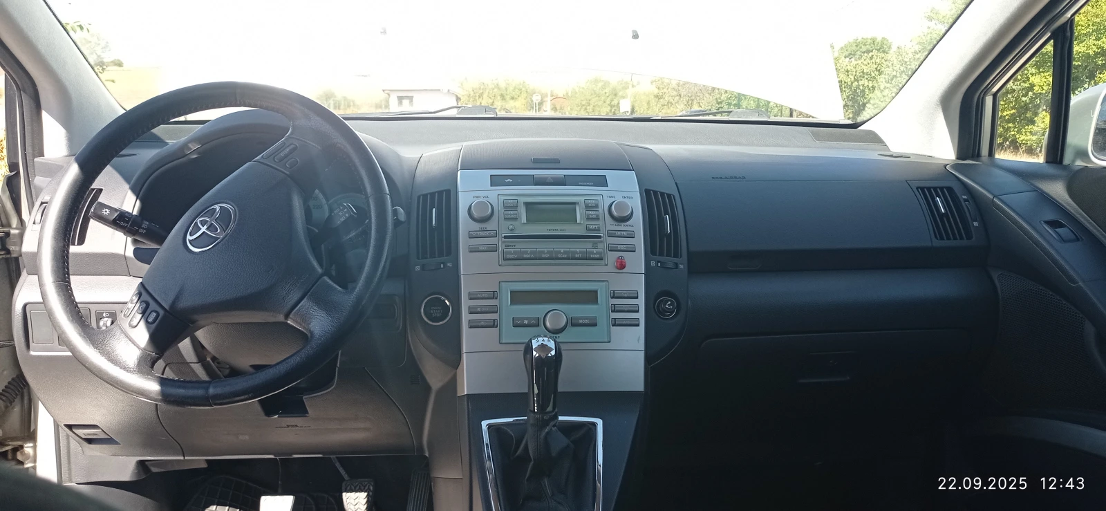 Toyota Corolla verso 2.0 - изображение 7