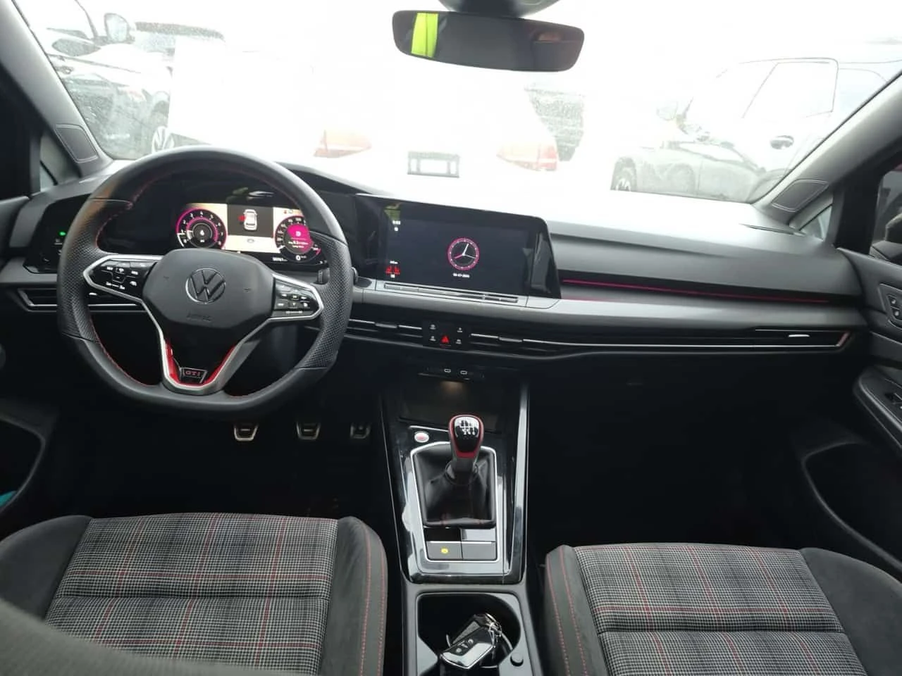 VW Golf GTI * 380 S - Ръчна скоростна кутия * CARFAX *  - изображение 7