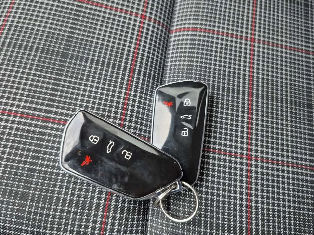 VW Golf GTI * 380 S - Ръчна скоростна кутия * CARFAX *  - изображение 5