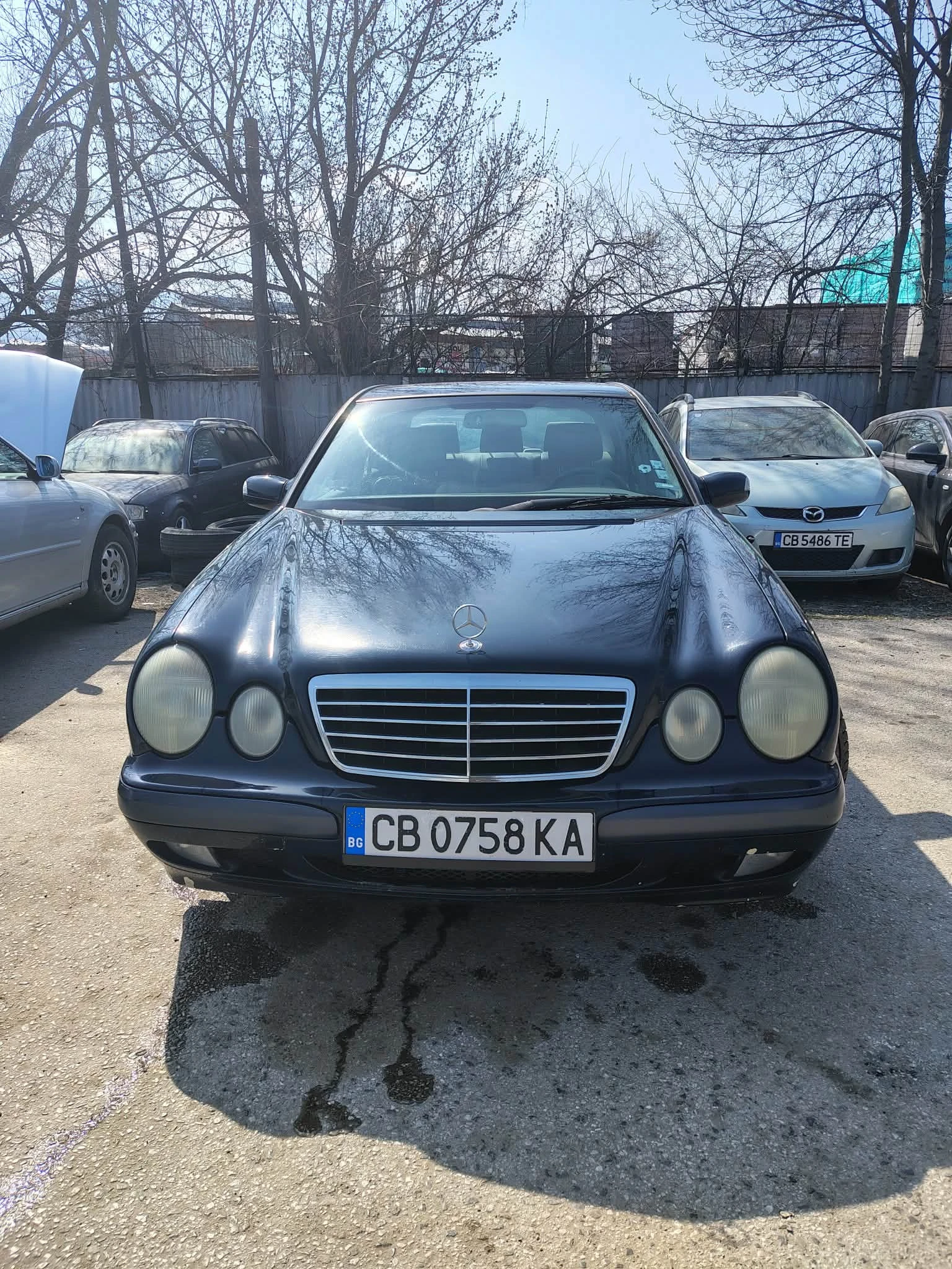 Mercedes-Benz E 220, снимка 2 - Автомобили и джипове - 53891989