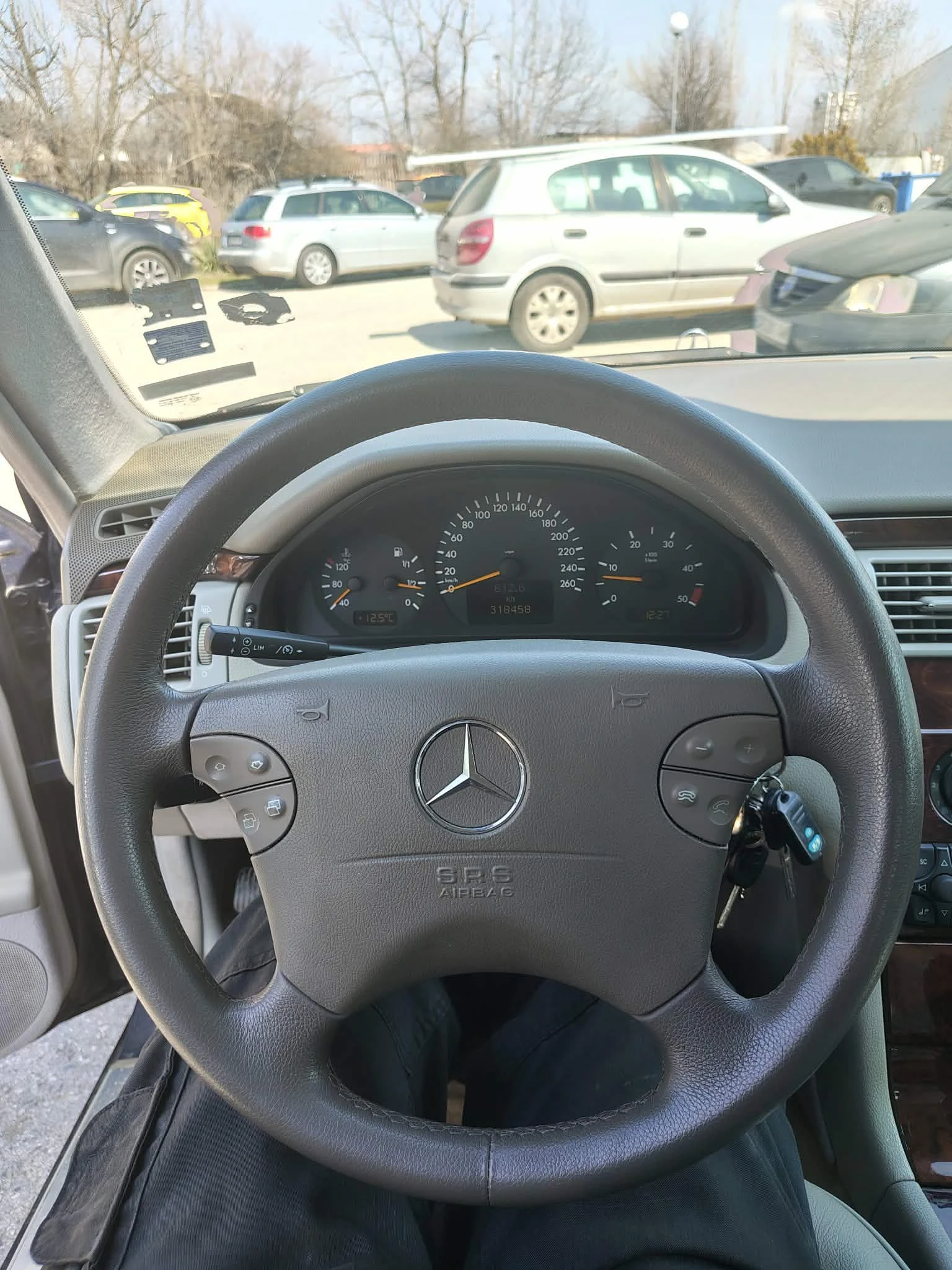 Mercedes-Benz E 220, снимка 6 - Автомобили и джипове - 53891989