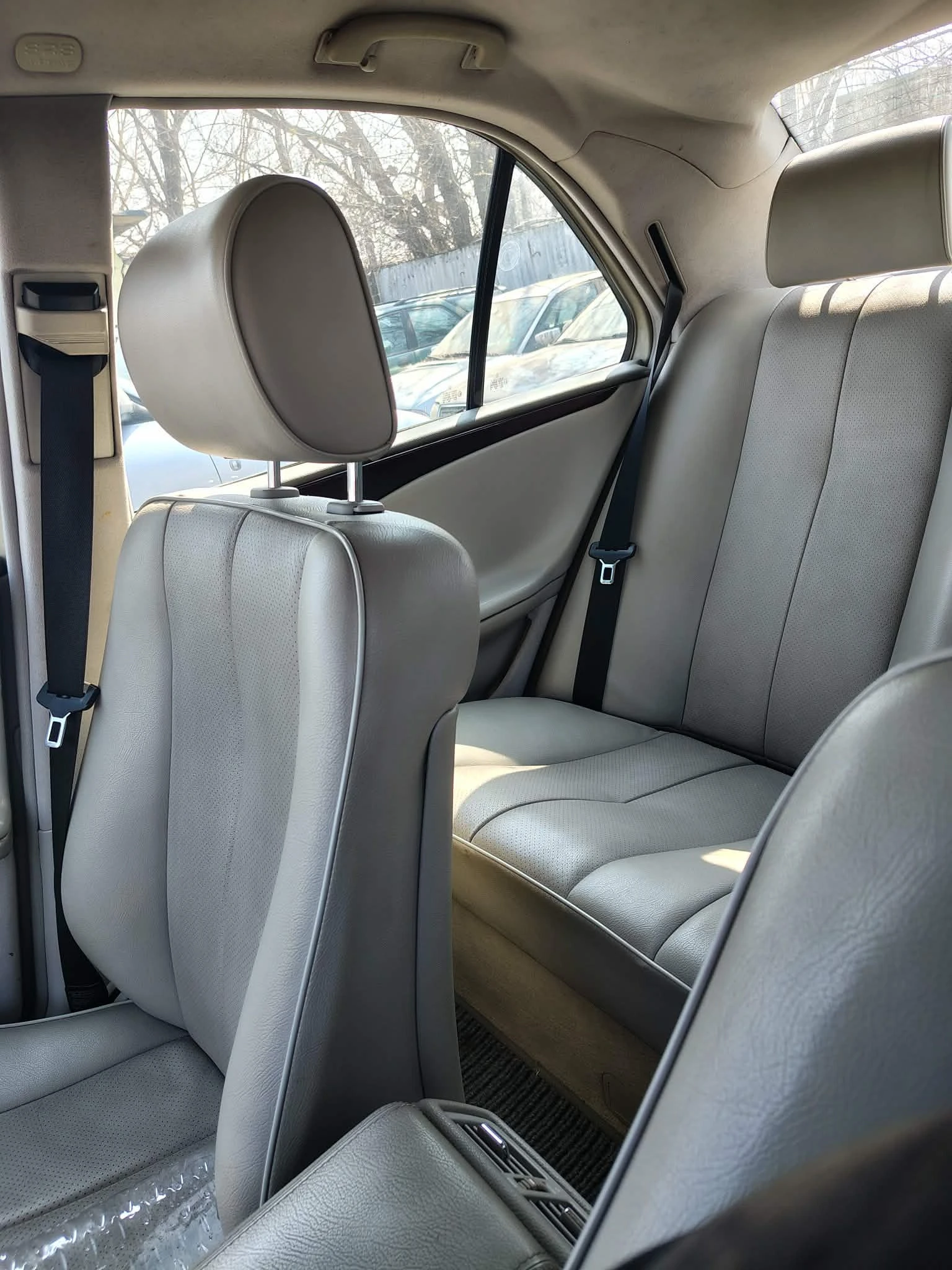 Mercedes-Benz E 220, снимка 5 - Автомобили и джипове - 53891989