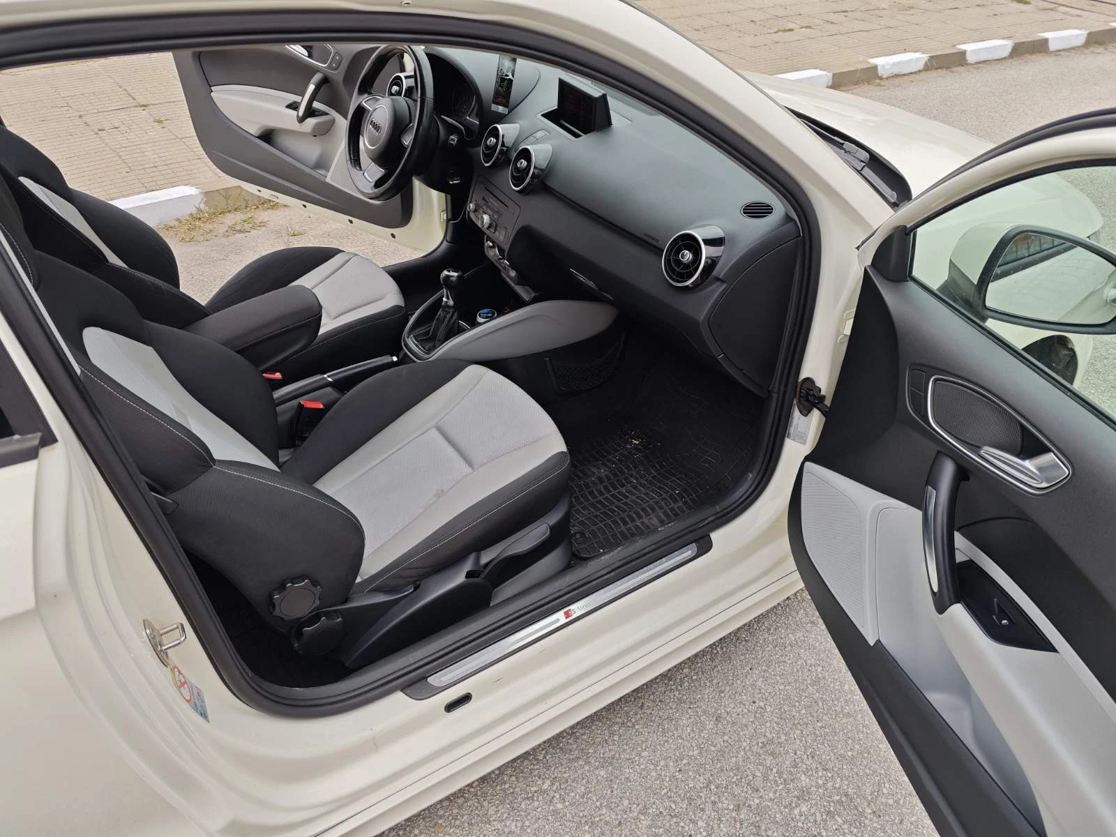 Audi A1 S-line, снимка 12 - Автомобили и джипове - 54137530
