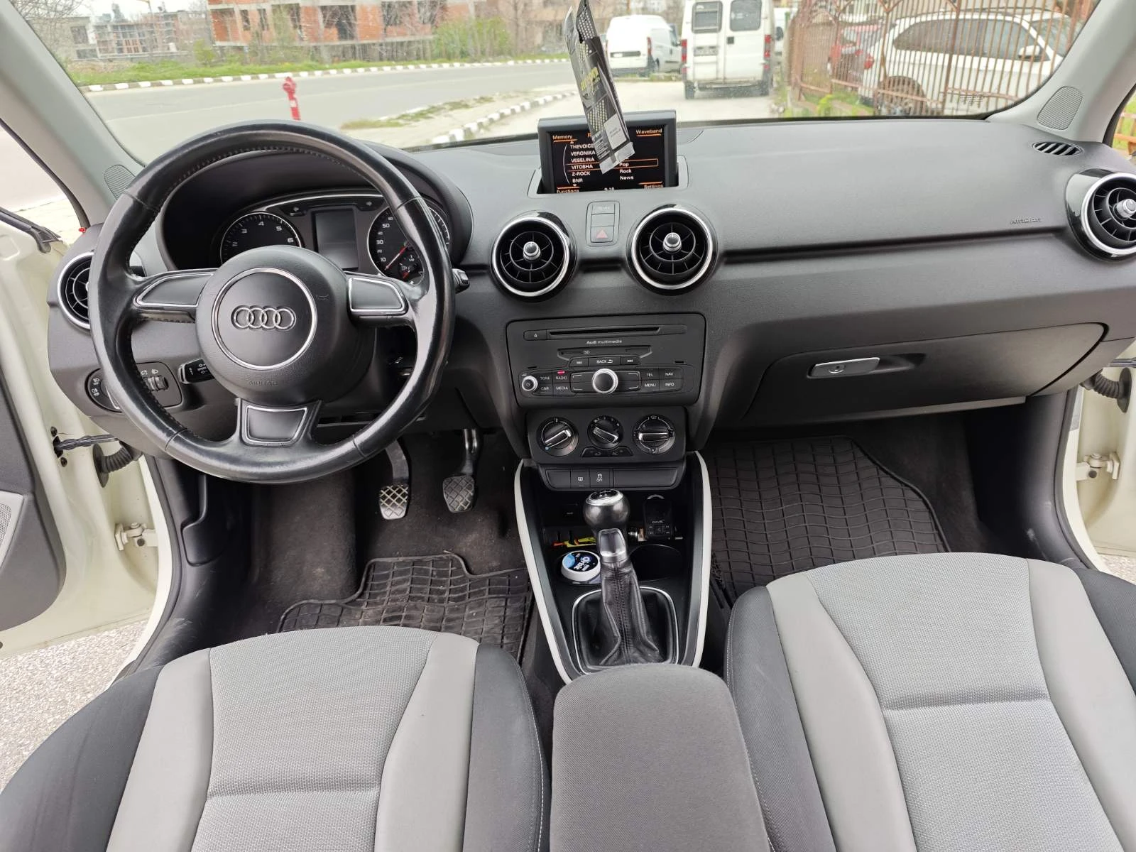 Audi A1 S-line, снимка 15 - Автомобили и джипове - 54137530