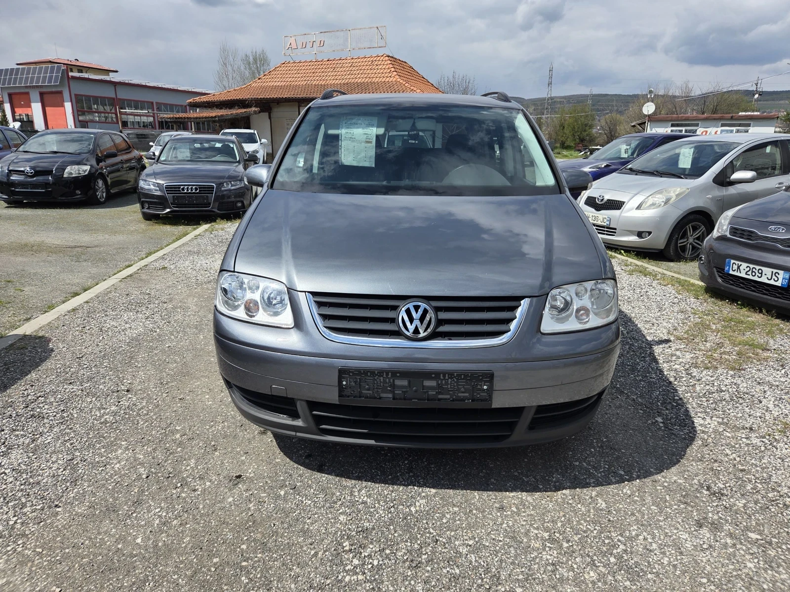 VW Touran 1.9 TDI , снимка 2 - Автомобили и джипове - 54478707