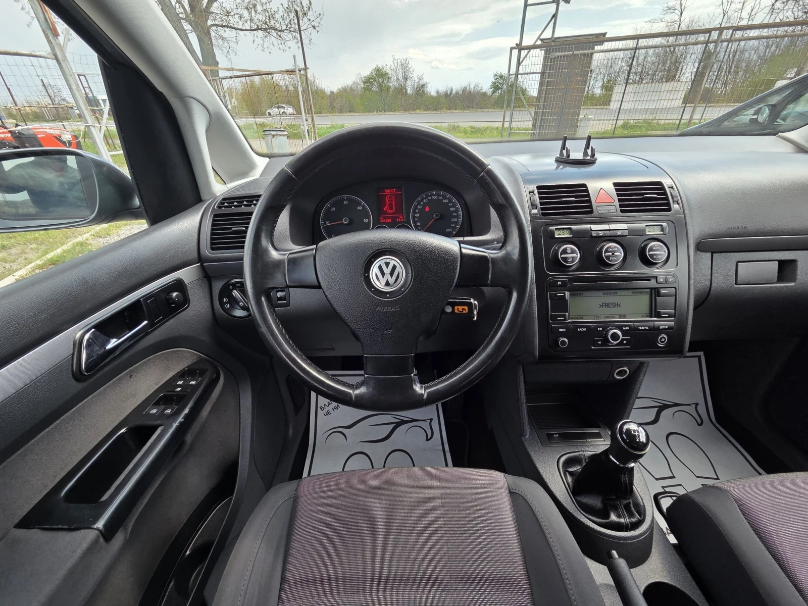 VW Touran 1.9 TDI , снимка 9 - Автомобили и джипове - 54478707