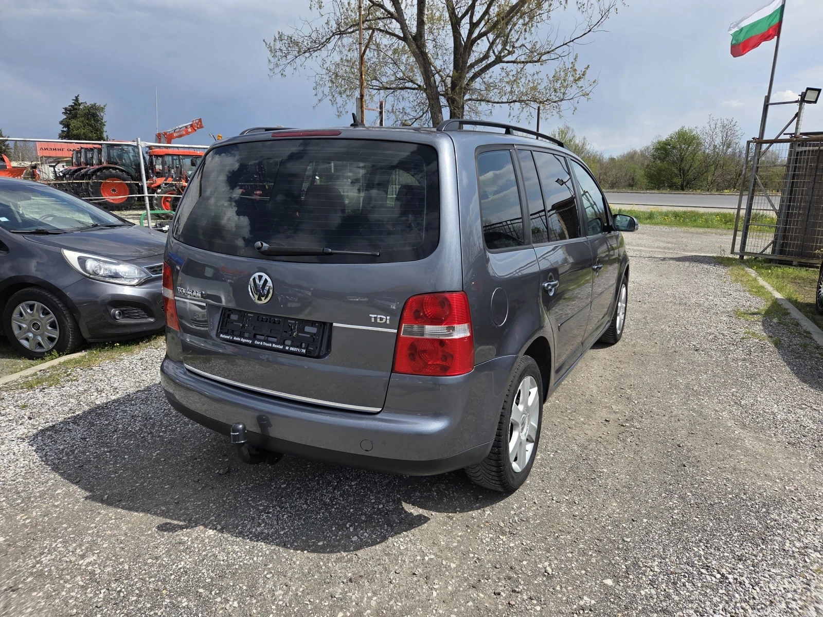 VW Touran 1.9 TDI , снимка 6 - Автомобили и джипове - 54478707