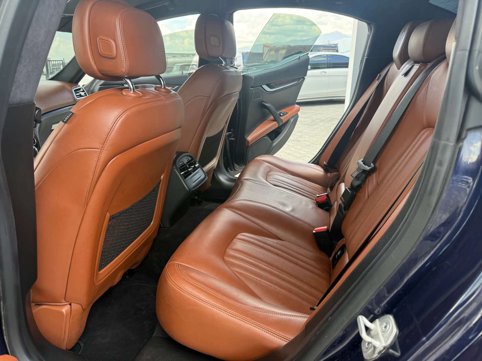 Maserati Ghibli 3.0D СОБСТВЕН ЛИЗИНГ , снимка 12 - Автомобили и джипове - 54712307