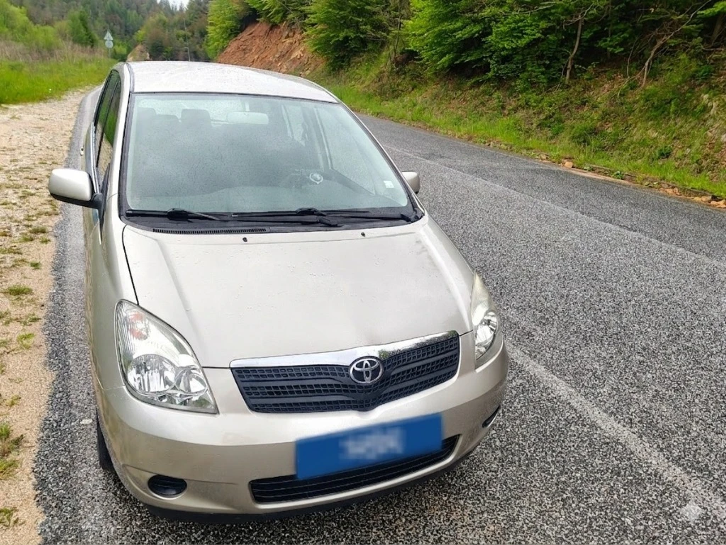 Toyota Corolla verso 2.0-D4D, снимка 2 - Автомобили и джипове - 55580396