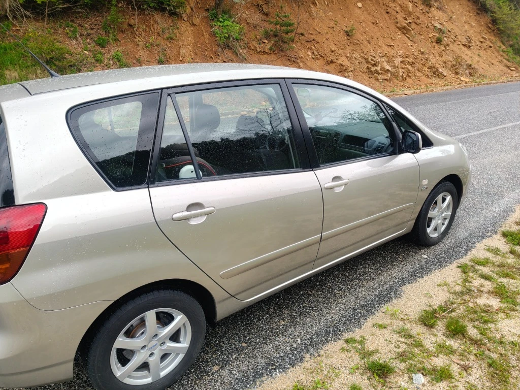 Toyota Corolla verso 2.0-D4D, снимка 4 - Автомобили и джипове - 55580396