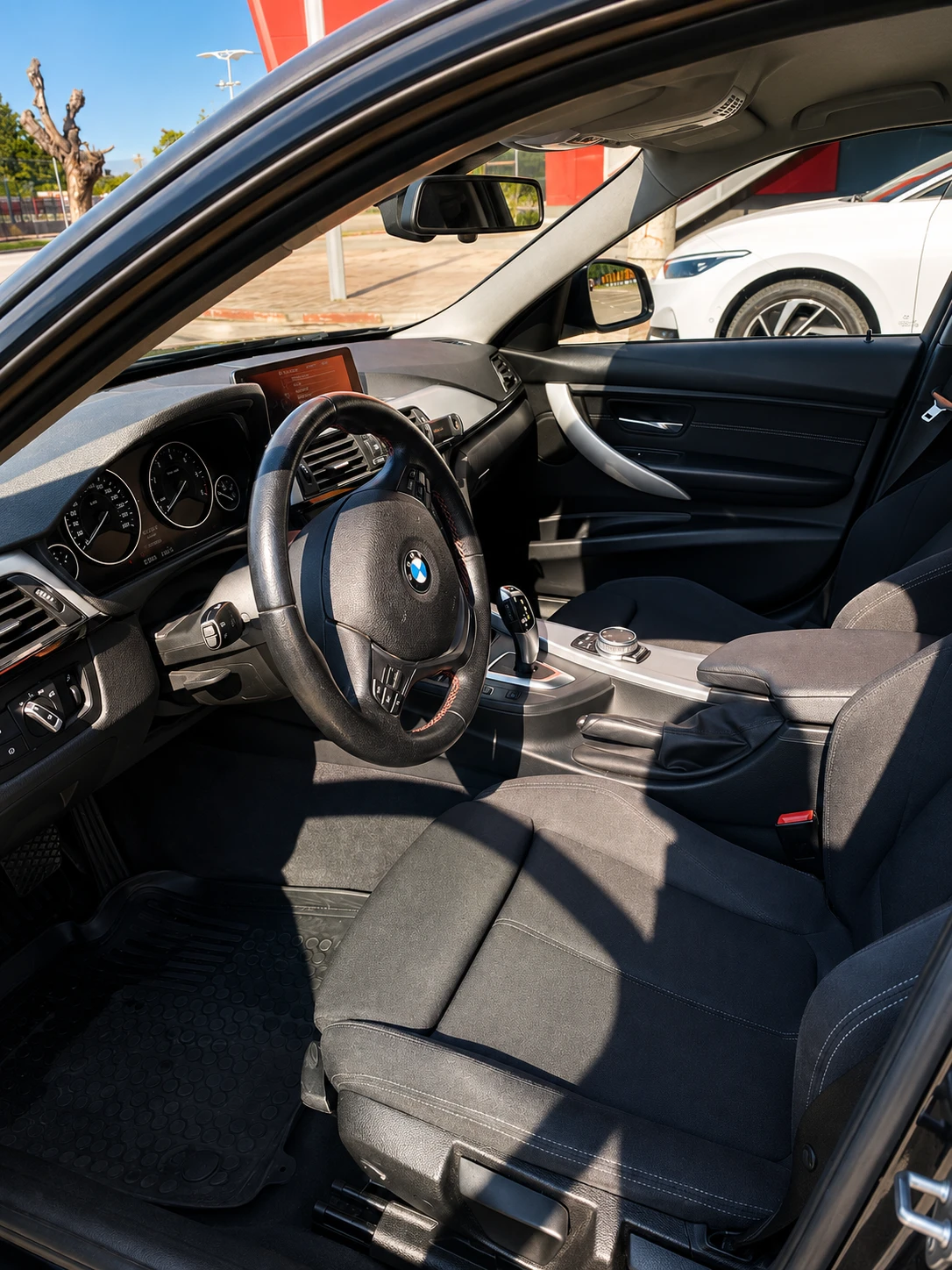 BMW 320, снимка 4 - Автомобили и джипове - 56337491