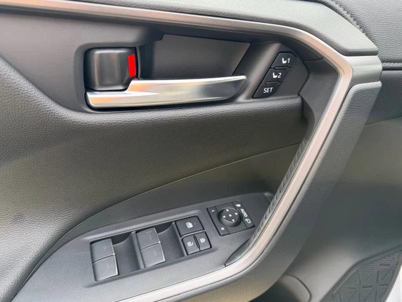 Toyota Rav4 2.5PHEV/306HP/GR-SPORT/HUD/360/MEMO/JBL/668g, снимка 12 - Автомобили и джипове - 52750559