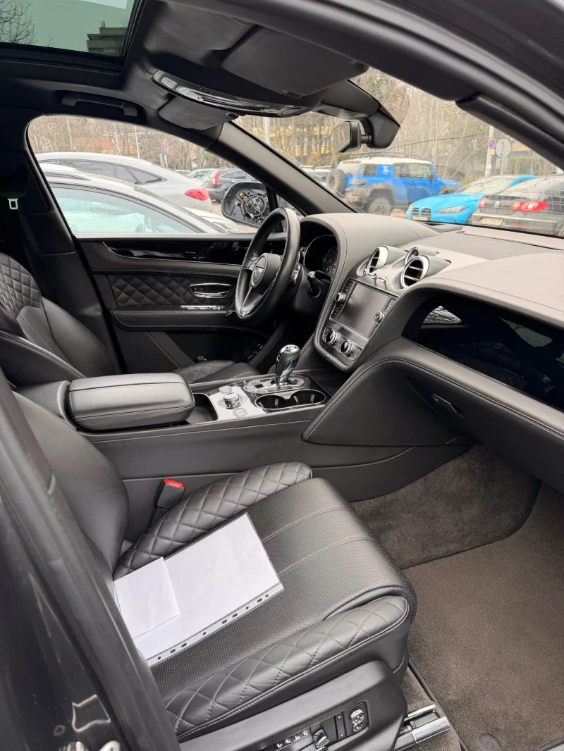 Bentley Bentayga 6.0 W12/Massage/Head-Up/Pano ГОТОВ ЛИЗИНГ, снимка 4 - Автомобили и джипове - 53309751