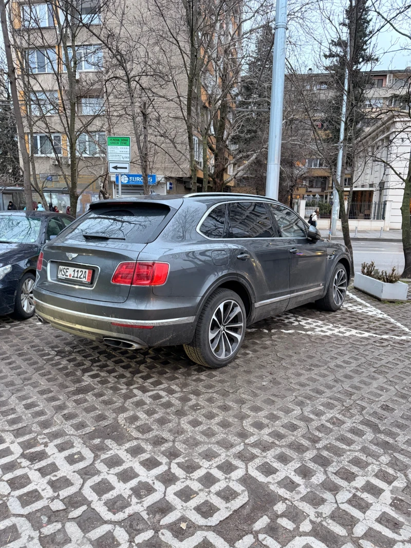 Bentley Bentayga 6.0 W12/Massage/Head-Up/Pano ГОТОВ ЛИЗИНГ, снимка 3 - Автомобили и джипове - 53309751