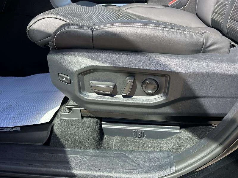 Toyota Sequoia * 85 Series * CARFAX * БЕЗ ПЪРВОНАЧАЛНА ВНОСКА, снимка 12 - Автомобили и джипове - 53155088