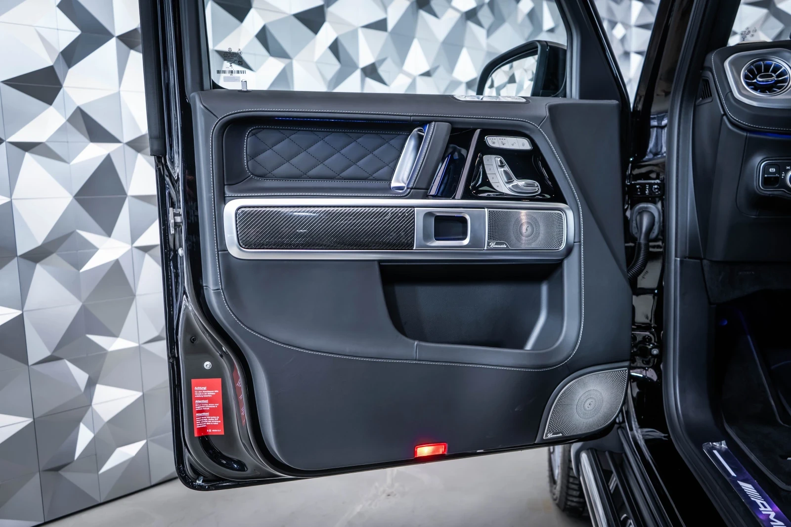 Mercedes-Benz G 63 AMG Manufaktur* Carbon* Burmester* 360, снимка 7 - Автомобили и джипове - 54455543