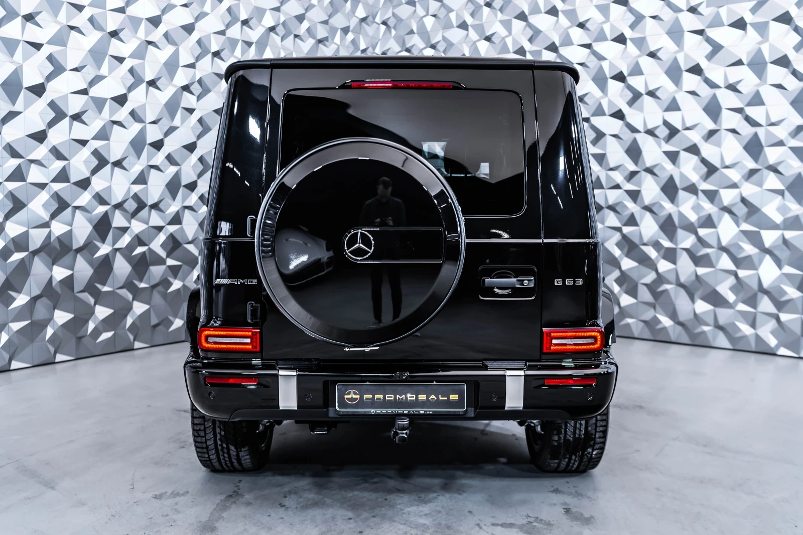 Mercedes-Benz G 63 AMG Manufaktur* Carbon* Burmester* 360, снимка 6 - Автомобили и джипове - 54455543