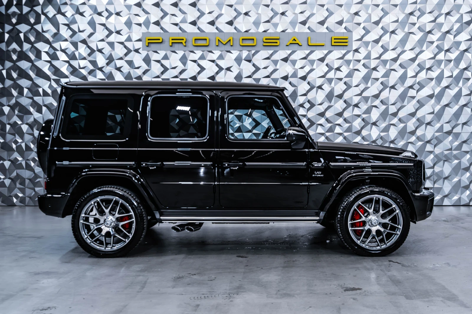 Mercedes-Benz G 63 AMG Manufaktur* Carbon* Burmester* 360, снимка 4 - Автомобили и джипове - 54455543