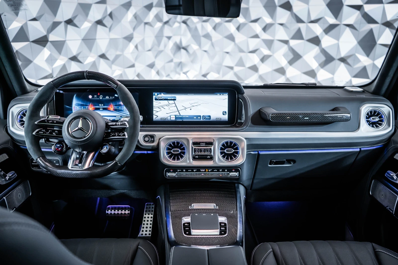 Mercedes-Benz G 63 AMG Manufaktur* Carbon* Burmester* 360, снимка 10 - Автомобили и джипове - 54455543