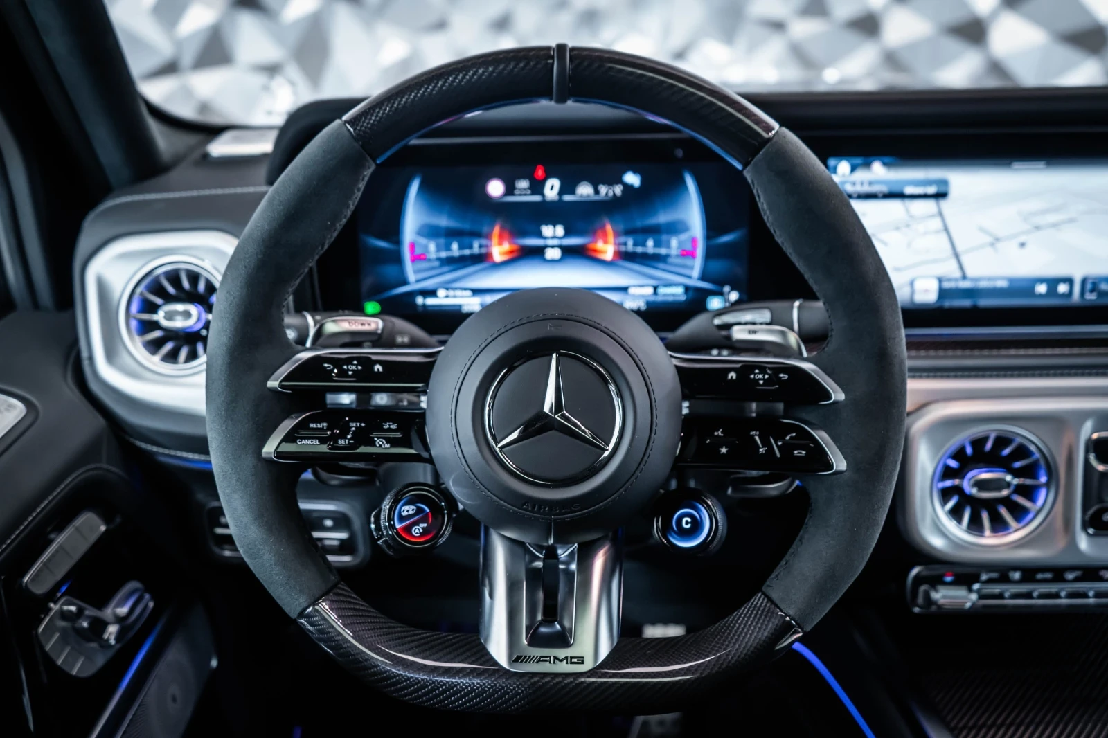 Mercedes-Benz G 63 AMG Manufaktur* Carbon* Burmester* 360, снимка 12 - Автомобили и джипове - 54455543