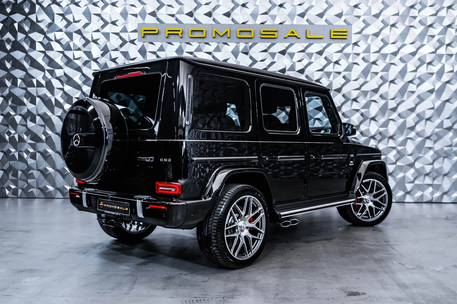Mercedes-Benz G 63 AMG Manufaktur* Carbon* Burmester* 360, снимка 3 - Автомобили и джипове - 54455543