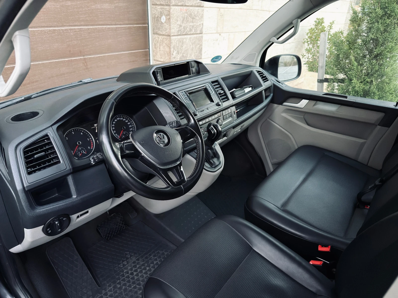 VW Multivan 2.0Tdi 150ps DSG MAXI 8+ 1  ЛИЗИНГ, снимка 6 - Автомобили и джипове - 55729984