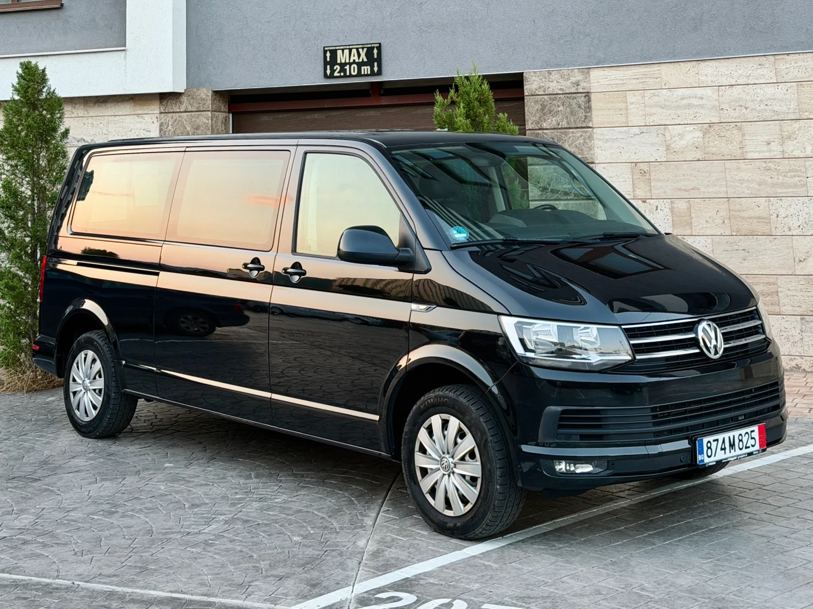 VW Multivan 2.0Tdi 150ps DSG MAXI 8+ 1  ЛИЗИНГ, снимка 3 - Автомобили и джипове - 55729984
