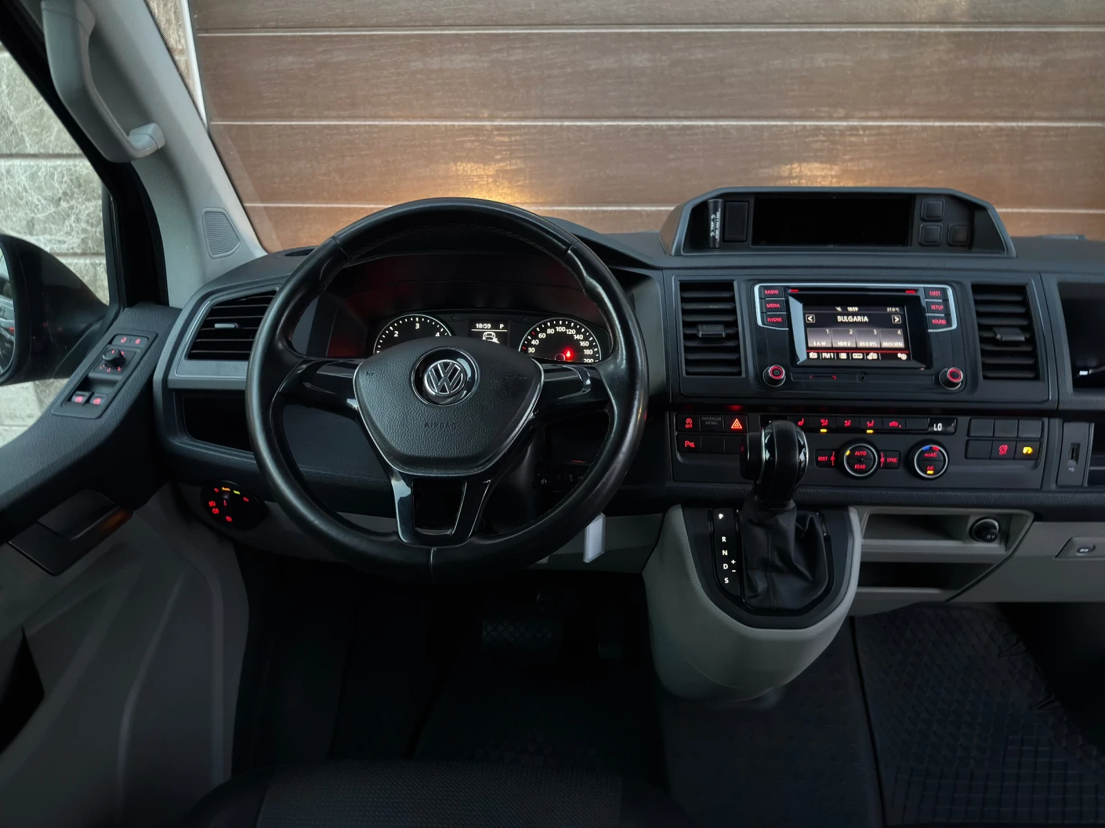 VW Multivan 2.0Tdi 150ps DSG MAXI 8+ 1  ЛИЗИНГ, снимка 7 - Автомобили и джипове - 55729984