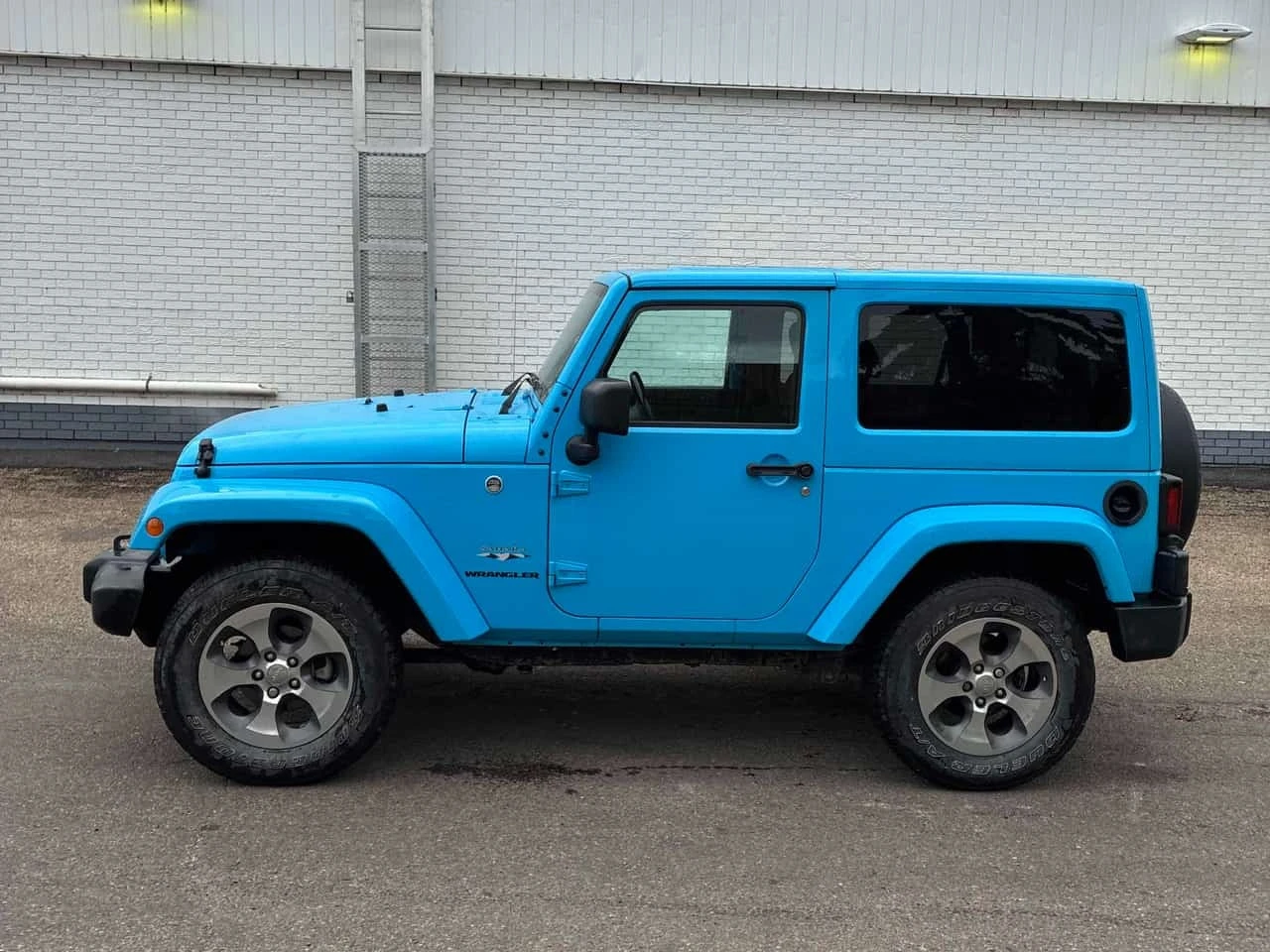 Jeep Wrangler SAHARA * CARFAX * АВТОКРЕДИТ * , снимка 4 - Автомобили и джипове - 56323717