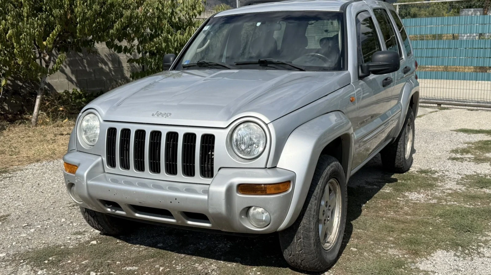 Jeep Cherokee 3.7, снимка 2 - Автомобили и джипове - 56600185