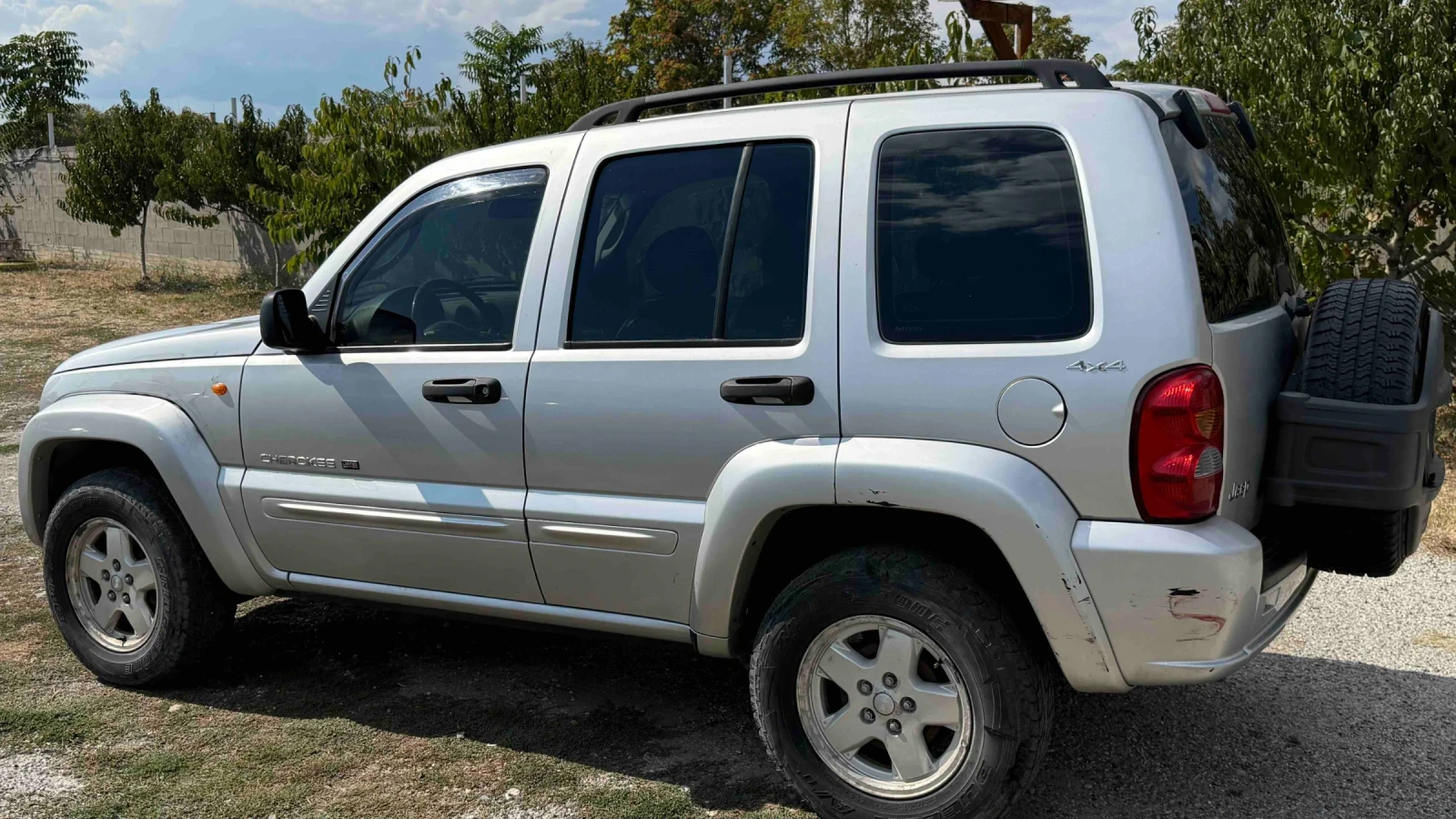 Jeep Cherokee 3.7, снимка 3 - Автомобили и джипове - 56600185