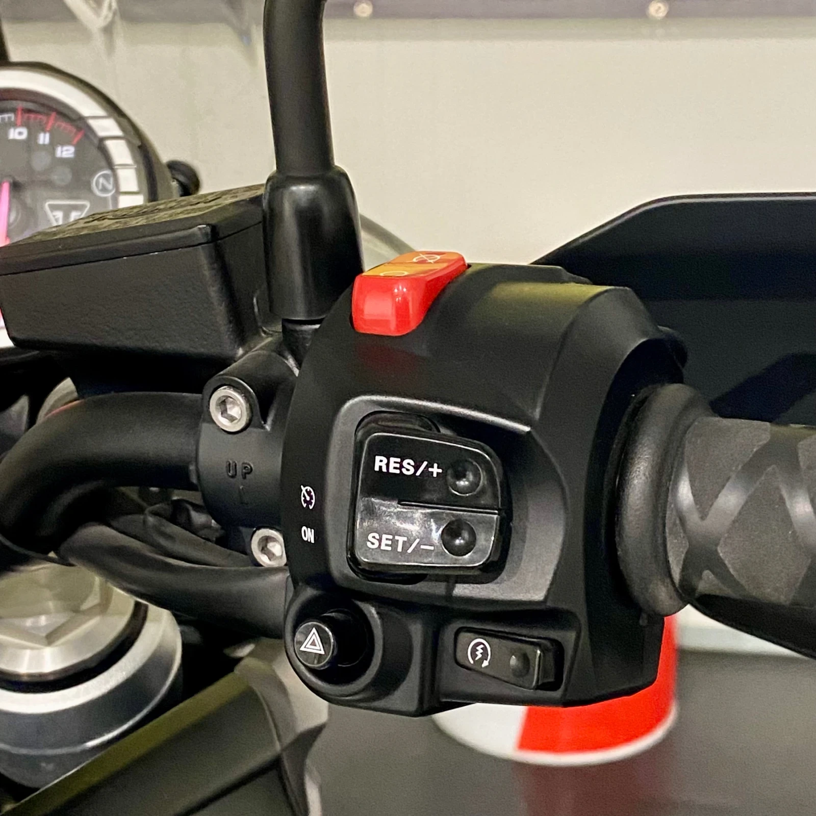 Triumph Tiger 800 XRX. ��� ����  | Mobile.bg � ����������� 8