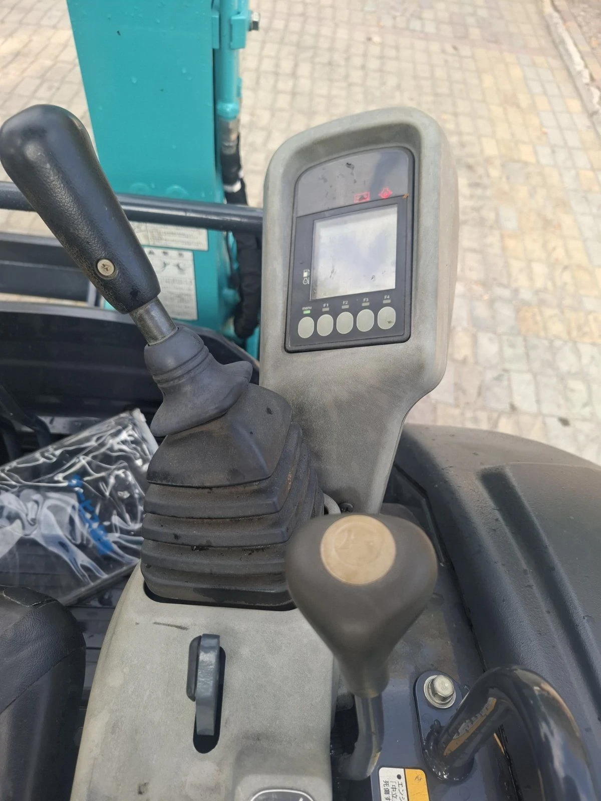Багер Kobelco SK20SR, снимка 9 - Индустриална техника - 56613413